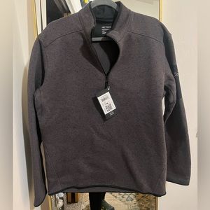 Arcteryx Mens Covert half zip in black heather